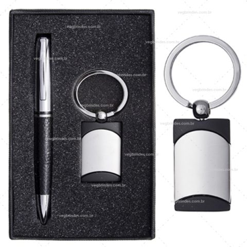 Brinde kit executivo com caneta e chaveiro personalizado.