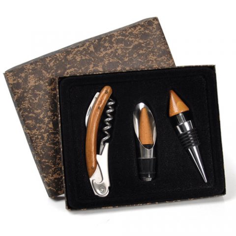 Brinde kit vinho 3pçs em madeira e metal personalizado.