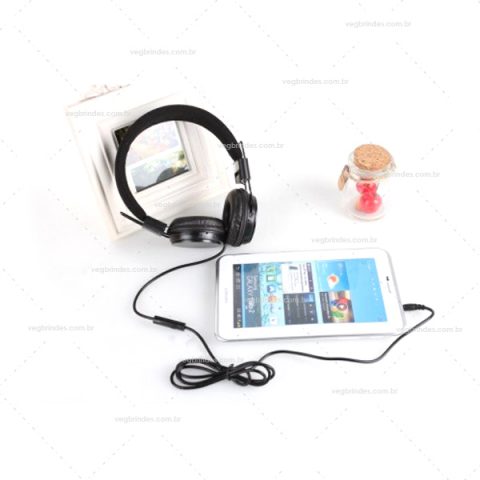 Brindes fones de ouvido personalizados.