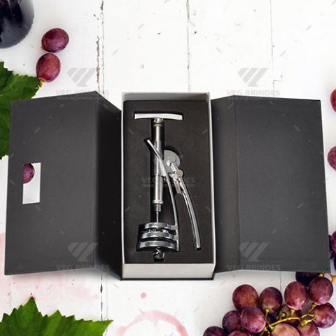 Brindes abridores para vinho com caixa em papelão rígido preto personalizados.