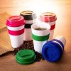 Brindes Copos Plásticos 480ml com Tampa Personalizados - Veg Brindes Curitiba.