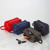 Brinde Necessaire Poliéster Personalizada - Veg Brindes Curitiba Personalizados. Brinde Necessaire Poliéster Personalizada - Veg Brindes Curitiba Personalizados.