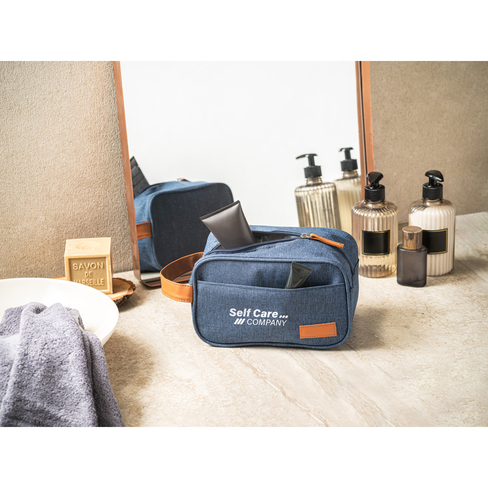 Brinde Necessaire Poliéster 600D Personalizada - Veg Brindes Curitiba Personalizados. Brinde Necessaire Poliéster 600D Personalizada - Veg Brindes Curitiba Personalizados.